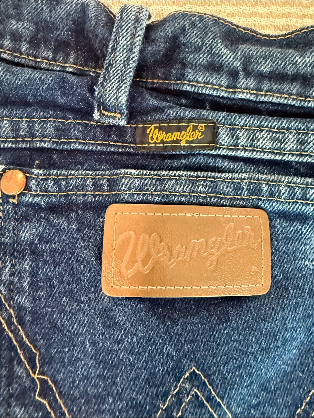 Wrangler Men's Straight Jeans in Dark Blue Denim - Picture 3 of 4